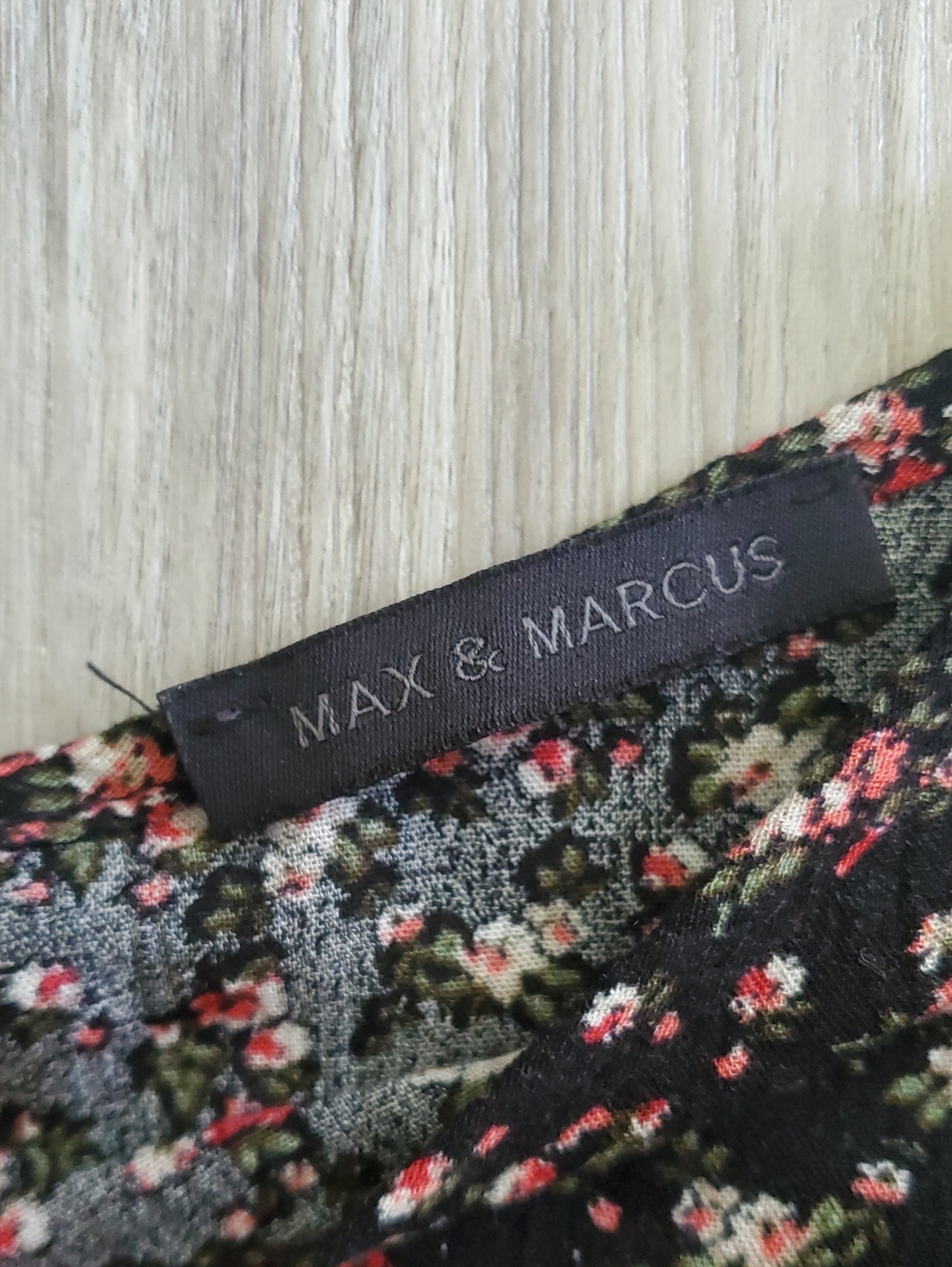 5/$35💐Size L - Black Floral Semi-Sheer Blouse Tiered Sleeves - Max & Marcus - Picture 2 of 7